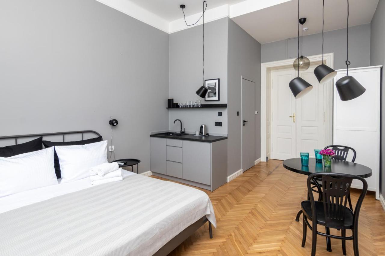 Barbacan Suites - Old Town Apartments - By Upstairs Krakau Exterior foto